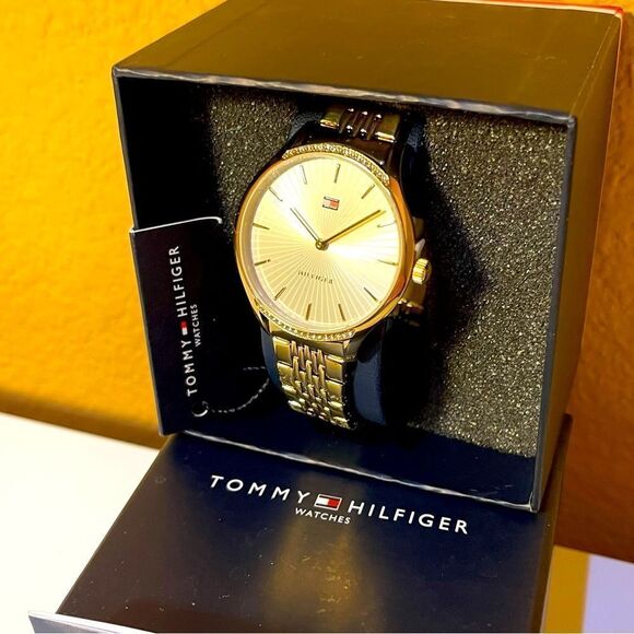 Tommy hilfiger silver Dial Women's Bracelet Wrist Watch Water Resistance Quartz - Picture 2 of 10